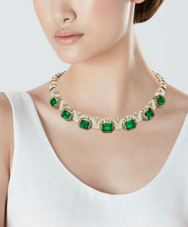BULGARI EMERALD, ROCK CRYSTAL AND DIAMOND NECKLACE AND EARRING SET - Foto 3