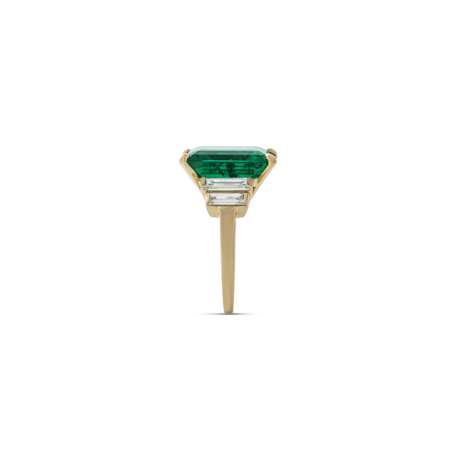 EMERALD AND DIAMOND RING, MOUNTED BY VAN CLEEF & ARPELS - Foto 5