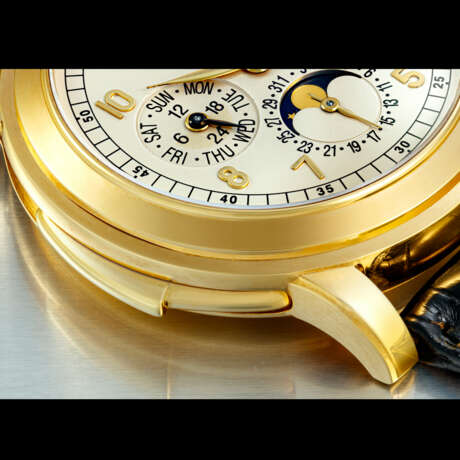 PATEK PHILIPPE. A RARE 18K GOLD AUTOMATIC “CATHEDRAL” MINUTE REPEATING PERPETUAL CALENDAR WRISTWATCH WITH MOON PHASES, 24 HOUR AND LEAP YEAR INDICATION - photo 4