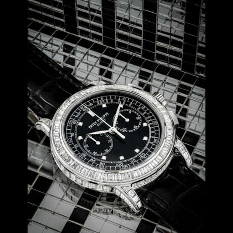 PATEK PHILIPPE. A VERY RARE 18K WHITE GOLD AND BAGUETTE-CUT DIAMOND-SET CHRONOGRAPH WRISTWATCH WITH TACHYMETER SCALE - Foto 1