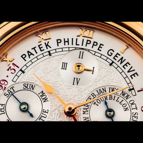 PATEK PHILIPPE. A MAGNIFICENT, EXTREMELY RARE AND HIGHLY COMPLICATED 18K PINK GOLD DOUBLE-DIAL WRISTWATCH WITH TWELVE COMPLICATIONS INCLUDING "CATHEDRAL" MINUTE REPEATING, TOURBILLON, PERPETUAL CALENDAR WITH RETROGRADE DATE, MOON AGE AND ANGULAR - Foto 6