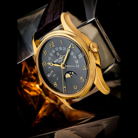 PATEK PHILIPPE. AN EXTREMELY RARE 18K GOLD AUTOMATIC PERPETUAL CALENDAR WRISTWATCH WITH RETROGRADE DATE, LEAP YEAR INDICATION, MOON PHASES AND SLATE GREY DIAL WITH BREGUET NUMERALS - фото 1