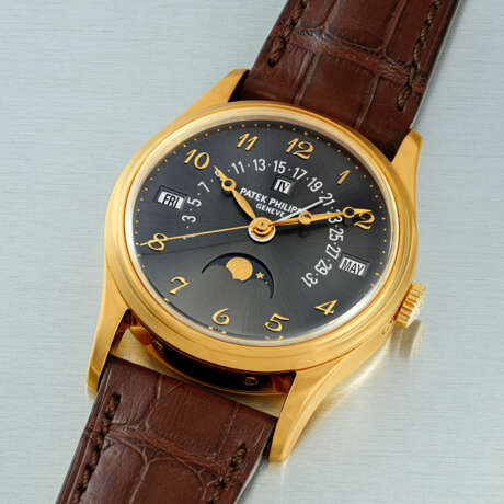 PATEK PHILIPPE. AN EXTREMELY RARE 18K GOLD AUTOMATIC PERPETUAL CALENDAR WRISTWATCH WITH RETROGRADE DATE, LEAP YEAR INDICATION, MOON PHASES AND SLATE GREY DIAL WITH BREGUET NUMERALS - photo 2