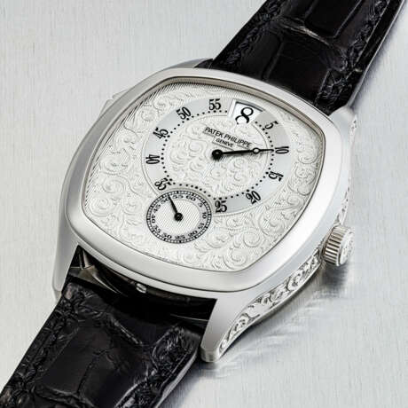PATEK PHILIPPE. AN EXCEPTIONAL AND VERY RARE PLATINUM LIMITED EDITION HOUR STRIKING WRISTWATCH WITH JUMPING HOUR, MINUTE AND SECOND, MADE FOR THE 175TH ANNIVERSARY OF PATEK PHILIPPE - Foto 2