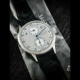 PATEK PHILIPPE. AN 18K WHITE GOLD AUTOMATIC ANNUAL CALENDAR WRISTWATCH WITH REGULATOR-STYLE DIAL, SINGLE SEALED - Foto 1