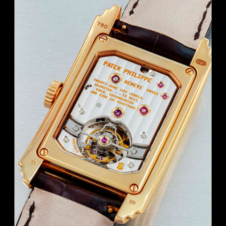 PATEK PHILIPPE. A RARE 18K PINK GOLD RECTANGULAR TOURBILLON WRISTWATCH WITH 10 DAY POWER RESERVE - Foto 3