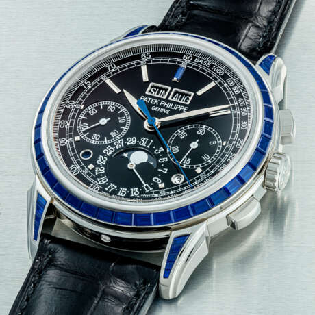 PATEK PHILIPPE. AN IMPRESSIVE AND VERY RARE PLATINUM AND SAPPHIRE-SET PERPETUAL CALENDAR CHRONOGRAPH WRISTWATCH WITH MOON PHASES, LEAP YEAR AND DAY/NIGHT INDICATION - photo 2