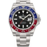 ROLEX. A STAINLESS STEEL AUTOMATIC DUAL TIME WRISTWATCH WITH SWEEP CENTRE SECONDS, DATE, BRACELET, GUARANTEE AND BOX - Foto 1
