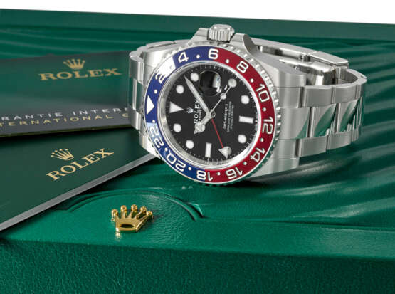 ROLEX. A STAINLESS STEEL AUTOMATIC DUAL TIME WRISTWATCH WITH SWEEP CENTRE SECONDS, DATE, BRACELET, GUARANTEE AND BOX - photo 3