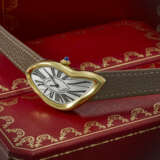 CARTIER. AN EXCEPTIONALLY RARE AND ATTRACTIVE 18K GOLD ASYMMETRIC WRISTWATCH WITH ORIGINAL ‘CRASH’ DEPLOYANT CLASP - фото 2