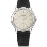 PATEK PHILIPPE. AN EXTREMELY RARE AND ELEGANT PLATINUM AUTOMATIC WRISTWATCH - фото 1
