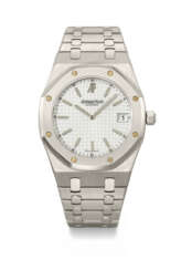 AUDEMARS PIGUET. AN ATTRACTIVE STAINLESS STEEL AUTOMATIC WRISTWATCH WITH DATE, BRACELET AND BOX