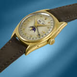 ROLEX. A VERY RARE 18K GOLD AUTOMATIC TRIPLE CALENDAR WRISTWATCH WITH MOON PHASES AND STAR DIAL - photo 2