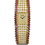 PIAGET. A LADY’S EXTREMELY ATTRACTIVE 18K GOLD, DIAMOND AND RUBY-SET WRISTWATCH WITH INTEGRAL PIAGET BRACELET - Foto 1