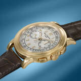 PATEK PHILIPPE. A LARGE AND RARE 18K PINK GOLD CHRONOGRAPH WRISTWATCH - Foto 2