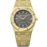 AUDEMARS PIGUET. AN ATTRACTIVE 18K GOLD AUTOMATIC WRISTWATCH WITH SWEEP CENTRE SECONDS, DATE AND BRACELET - Foto 1