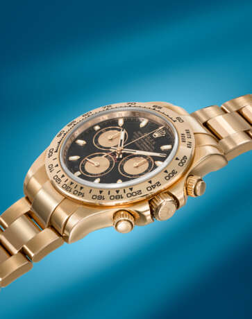 ROLEX. AN ATTRACTIVE 18K PINK GOLD AUTOMATIC CHRONOGRAPH WRISTWATCH WITH BRACELET AND BOX - Foto 2