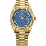 ROLEX. A RARE AND HIGHLY ATTRACTIVE 18K GOLD AND DIAMOND-SET AUTOMATIC WRISTWATCH WITH SWEEP CENTRE SECONDS, DAY, DATE, BLUE LACQUERED `STELLA` DIAL, BRACELET, GUARANTEE AND BOX - фото 1