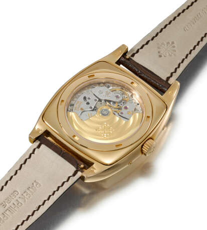 PATEK PHILIPPE. AN ELEGANT 18K PINK GOLD TONNEAU-SHAPED AUTOMATIC ANNUAL CALENDAR WRISTWATCH WITH SWEEP CENTRE SECONDS, MOON PHASES, 24-HOUR INDICATION, CERTIFICATE OF ORIGIN AND BOX - photo 4