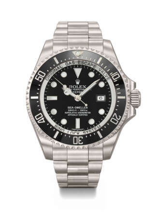 ROLEX. AN EXTREMELY RARE STAINLESS STEEL LIMITED EDITION AUTOMATIC WRISTWATCH WITH SWEEP CENTRE SECONDS, DATE, GAS ESCAPE VALVE, BRACELET, GUARANTEE AND BOX, MADE TO COMMEMORATE THE FORMATION OF THE ROYAL NAVY CLEARANCE DIVER BRANCH - Foto 1