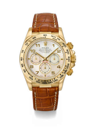 ROLEX. A RARE AND ATTRACTIVE 18K GOLD AUTOMATIC CHRONOGRAPH WRISTWATCH WITH MOTHER-OF-PEARL DIAL, GUARANTEE AND BOX - фото 1