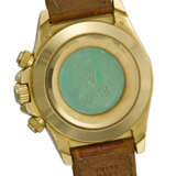 ROLEX. A RARE AND ATTRACTIVE 18K GOLD AUTOMATIC CHRONOGRAPH WRISTWATCH WITH MOTHER-OF-PEARL DIAL, GUARANTEE AND BOX - Foto 4