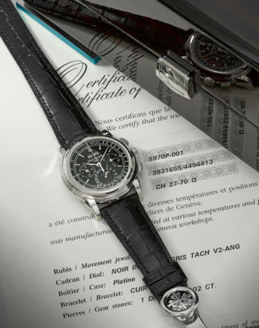 PATEK PHILIPPE. A VERY RARE PLATINUM PERPETUAL CALENDAR CHRONOGRAPH WRISTWATCH WITH MOON PHASES, 24 HOUR INDICATION, ADDITONAL CASE BACK, CERTIFICATE OF ORIGIN AND BOX - photo 2