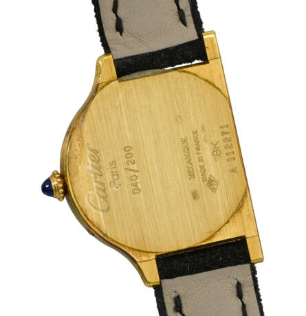 CARTIER. A VERY RARE AND UNUSUAL 18K GOLD LIMITED EDITION BELL-SHAPED WRISTWATCH - Foto 3