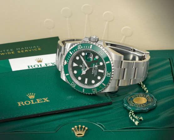ROLEX. A STAINLESS STEEL AUTOMATIC WRISTWATCH WITH SWEEP CENTRE SECONDS, DATE, BRACELET, GUARANTEE AND BOX - фото 2