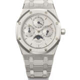 AUDEMARS PIGUET. AN EXTREMELY RARE STAINLESS STEEL AUTOMATIC WRISTWATCH WITH PERPETUAL CALENDAR, MOON PHASES AND BRACELET - Foto 1