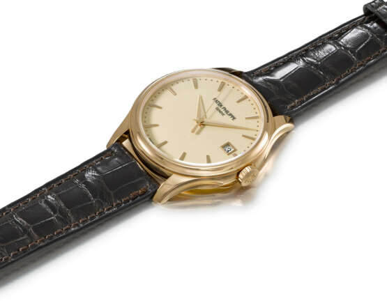 PATEK PHILIPPE. AN ATTRACTIVE 18K PINK GOLD AUTOMATIC WRISTWATCH WITH SWEEP CENTRE SECONDS, DATE, CERTIFICATE OF ORIGIN AND BOX - photo 3