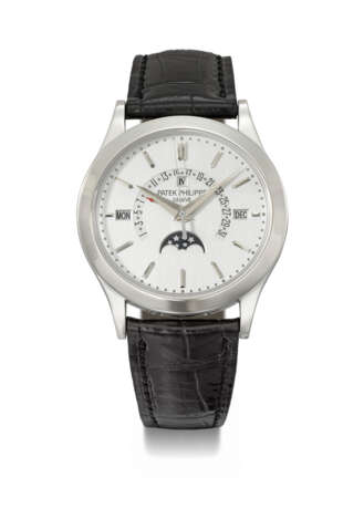 PATEK PHILIPPE. AN ELEGANT PLATINUM AUTOMATIC PERPETUAL CALENDAR WRISTWATCH WITH SWEEP CENTRE SECONDS, RETROGRADE DATE, MOON PHASES, LEAP YEAR INDICATION, CERTIFICATE OF ORIGIN AND BOX - фото 1