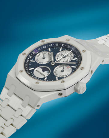 AUDEMARS PIGUET. A RARE AND HIGHLY ATTRACTIVE WHITE CERAMIC AUTOMATIC PERPETUAL CALENDAR WRISTWATCH WITH MOON PHASES, LEAP YEAR INDICTION, BRACELET, GUARANTEE AND BOX - фото 4