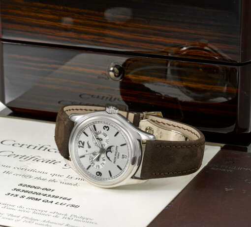 PATEK PHILIPPE. A RARE 18K WHITE GOLD LIMITED EDITION AUTOMATIC ANNUAL CALENDAR WRISTWATCH WITH SWEEP CENTRE SECONDS, MOON PHASES, POWER RESERVE, CERTIFICATE OF ORIGIN AND BOX - photo 2