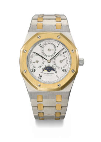 AUDEMARS PIGUET. AN EXTREMELY RARE STAINLESS STEEL AND 18K GOLD AUTOMATIC WRISTWATCH WITH PERPETUAL CALENDAR, MOON PHASES AND BRACELET - Foto 1