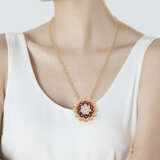 VAN CLEEF & ARPELS CARNELIAN, MOTHER-OF-PEARL AND DIAMOND 'BOUTON D'OR' PENDENT-NECKLACE - photo 2