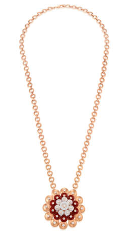 VAN CLEEF & ARPELS CARNELIAN, MOTHER-OF-PEARL AND DIAMOND 'BOUTON D'OR' PENDENT-NECKLACE - Foto 3