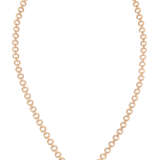VAN CLEEF & ARPELS CARNELIAN, MOTHER-OF-PEARL AND DIAMOND 'BOUTON D'OR' PENDENT-NECKLACE - Foto 4