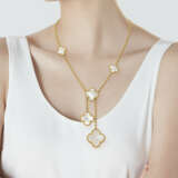 VAN CLEEF & ARPELS GROUP OF MOTHER-OF-PEARL 'MAGIC ALHAMBRA' JEWELRY - photo 2