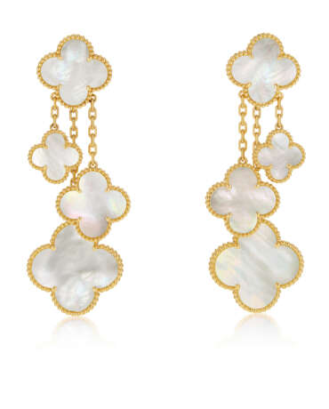 VAN CLEEF & ARPELS GROUP OF MOTHER-OF-PEARL 'MAGIC ALHAMBRA' JEWELRY - photo 8