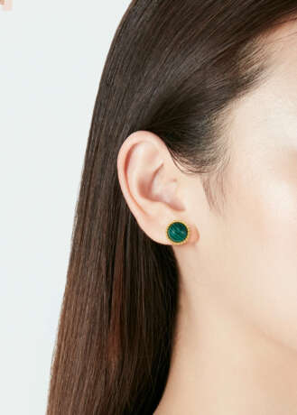 NO RESERVE | VAN CLEEF AND ARPELS MALACHITE 'PERLÉE' EARRINGS AND TURQUOISE 'SWEET ALHAMBRA' EARRINGS - photo 2