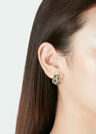 NO RESERVE | CARTIER PEARL, DIAMOND, AND ONYX 'PANTHÈRE' EARRINGS - photo 2