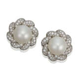 NO RESERVE | OSCAR HEYMAN & BROTHERS CULTURED PEARL AND DIAMOND EARRINGS - Foto 1