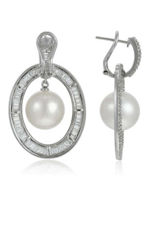 NO RESERVE | CULTURED PEARL AND DIAMOND EARRINGS - фото 3