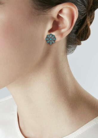 NO RESERVE | TAFFIN TURQUOISE AND DIAMOND EARRINGS - фото 2