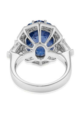 NO RESERVE | COLOR-CHANGE SAPPHIRE AND DIAMOND RING - photo 3