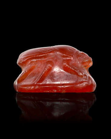 A GREEK CARNELIAN SCARAB WITH A MONSTER - photo 3