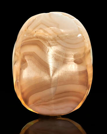 A GREEK BANDED AGATE SCARAB WITH A MONSTER - photo 2