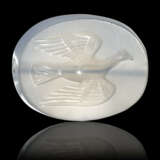 A GREEK BLUE CHALCEDONY SCARABOID WITH A DOVE - photo 1