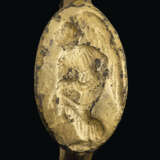 A GREEK GILT BRONZE FINGER RING WITH NIKE - photo 1